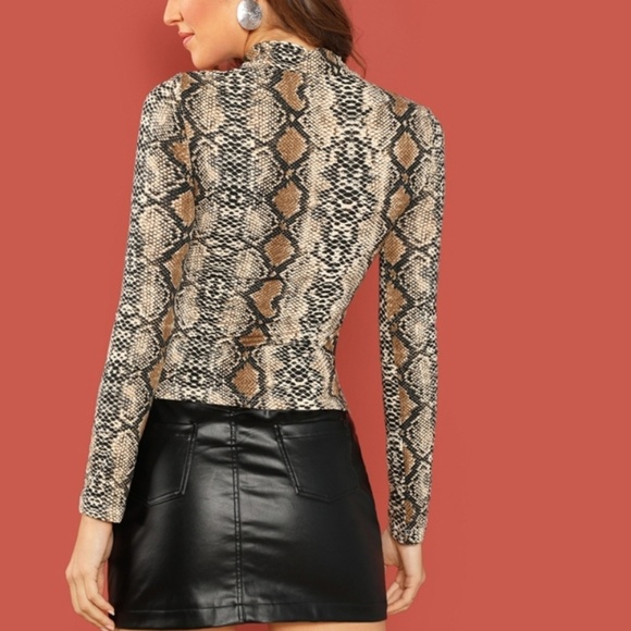 Emilee| snake print mock neck top - Picture 3 of 7